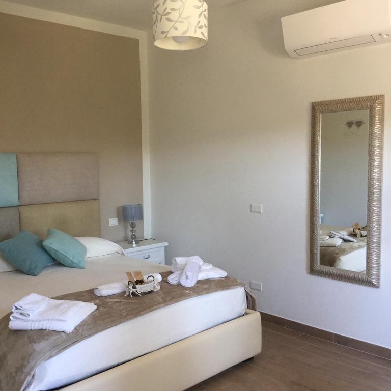 Il Giardino Di Daniela Bed & Breakfast Сан Теодоро Екстериор снимка